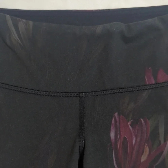 Lululemon Wunder Under Crop, Color Midnight Iris Multi / Black Size 4 - Picture 5 of 16